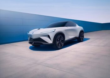 Acura Rethinks EV-Only Future, Eyes Hybrids as a Strategic Step