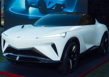 Acura Reconsiders All-Electric Future, Eyes Hybrid Models as a Bridge