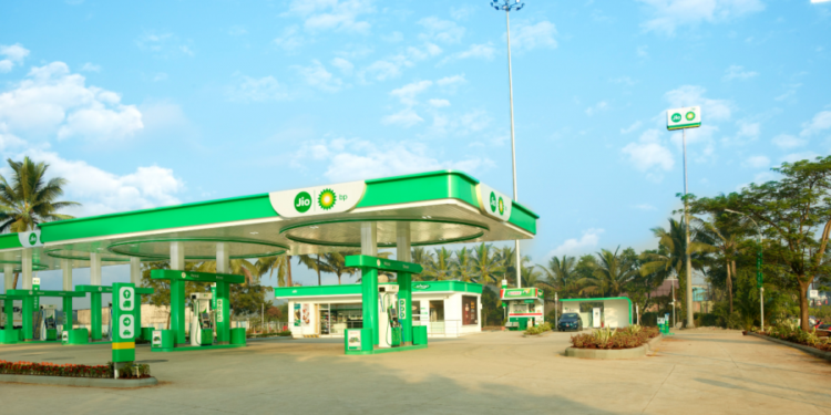 Jio-bp Aims for 30,000 EV Charging Points by 2030