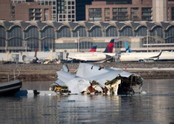 Trump Administration Urges Air Traffic Controllers to Quit Amid Safety Concerns Following D.C. Plane Crash