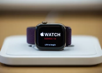 Apple Watch may soon come with built-in camera to power AI features