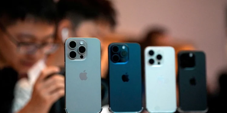 India’s Smartphone Exports Hit Record ₹2 Lakh Crore in FY24, Driven by iPhone Surge