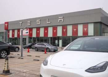 Tesla Halts New Model S and Model X Orders in China Amid Escalating Tariff War