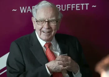 Berkshire Hathaway Denies False Claims About Warren Buffett's Endorsement of Trump's Economic Policies