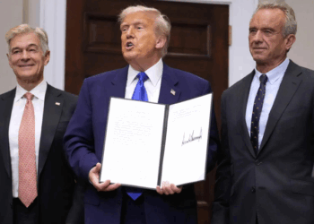Trump Signs Executive Order Demanding Major Drug Price Cuts in US