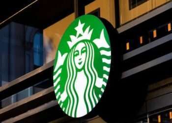 Starbucks Shifts Strategy to Revive Growth: More Baristas, Fewer Machines, and Focus on Customer Experience