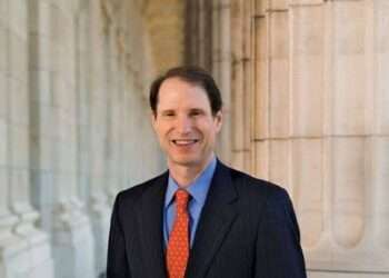 TeleMessage Scandal Sparks National Security Concerns: Senator Wyden Demands Federal Investigation