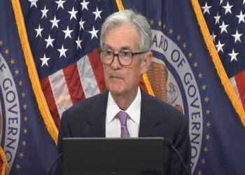 US Federal Reserve Holds Rates Steady at 4.25-4.50% Amid Easing Tariff Concerns