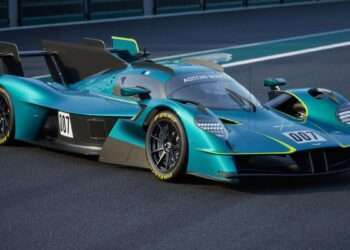 V12 Roars Again: Aston Martin’s Valkyrie Headlines a New Era at Le Mans