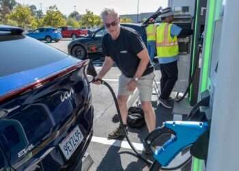 New Federal Bill Proposes $250 Annual Fee on Electric Vehicles