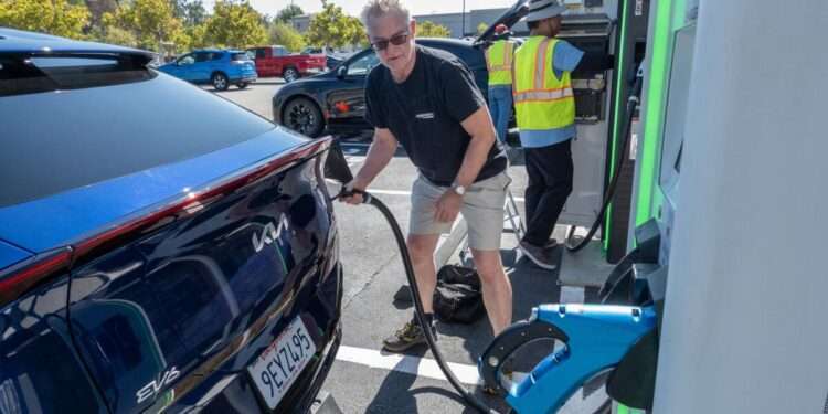 New Federal Bill Proposes $250 Annual Fee on Electric Vehicles