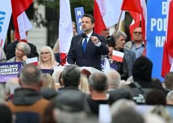 Poland’s Election Hit by Russian and Belarusian Disinformation Campaigns, Experts Warn