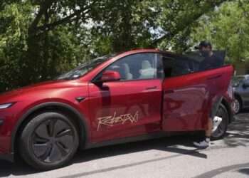 Tesla’s Robotaxi Launch Marred by Traffic Violations, But Stock Surges Amid Influencer Praise