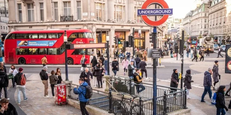 UK Issues 48% Fewer Work Visas and 11% Fewer Student Visas to Indians in 2025