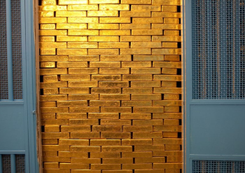 Central Banks’ Gold Reserves Surpass US Treasuries for the First Time in 30 Years