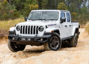 Jeep Scraps Gladiator 4xe Plug-In Hybrid, Doubles Down on V8 Power