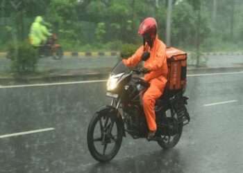 Hyderabad Rains: When Zomato and Swiggy Riders Became Everyday Heroes