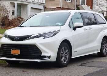 Toyota Refreshes the 2026 Sienna with More Features, New Colors, and a Slight Price Bump