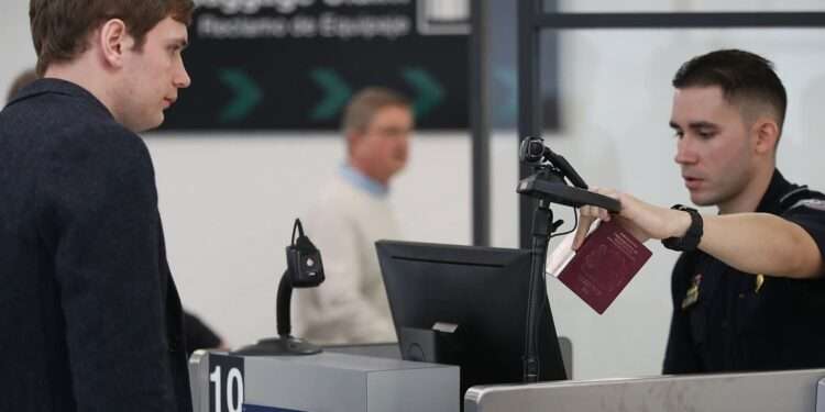 US Expands Biometric Rules: All Immigrants and Foreign Visitors to Be Photographed When Entering and Leaving the U.S.