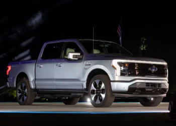 Ford Bets Big on Gas and Hybrid Trucks After Novelis Fire Halts F-150 Lightning Production
