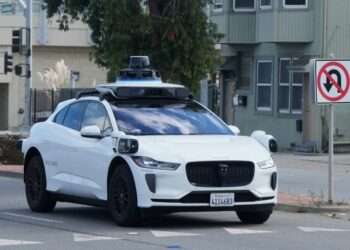 Police Pull Over a Car With No Driver in California, And Can’t Issue a Ticket