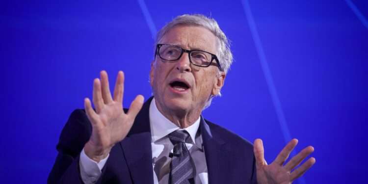 Gates Warns of AI Bubble, Drawing Parallels to Dot-Com Crash