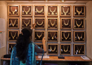 Gold Prices Surge Near 3-Week High on US Rate Cut Expectations