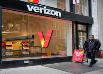 Verizon Plans Major Overhaul with 15,000 Job Cuts Amid Intensifying Market Pressures