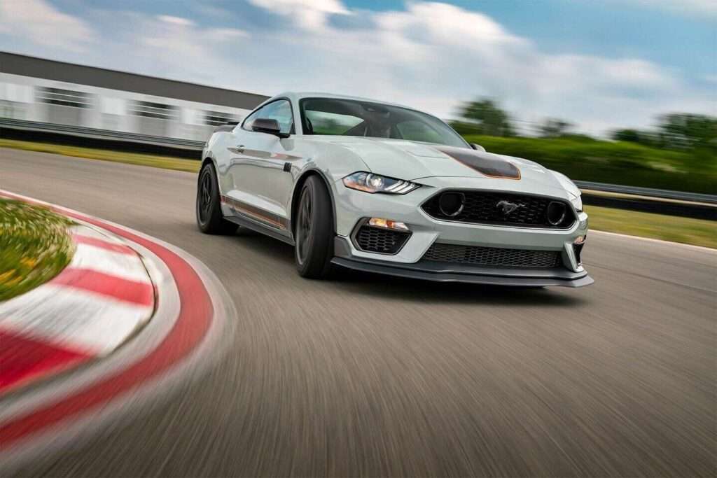 GM Reveals New 5.7L and 6.6L V-8 Engines