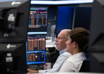 US Stocks Rally as Trump Ends Shutdown, But Volatility Warning Remains