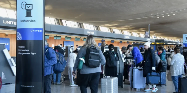 FAA Pauses Flights at Major Airports Ahead of Peak Thanksgiving Travel Surge