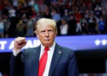 Trump to Roll Back Biden Fuel Rules, Ease Path for Gas Cars