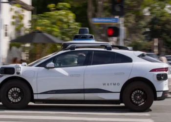 Waymo Surges Past 450K Weekly Robotaxi Rides