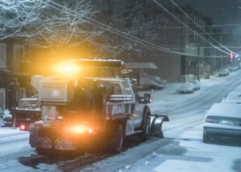 Winter Warning Lights Cut Curve Crashes, Michigan Study Finds