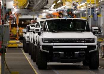GM EV investment pullback