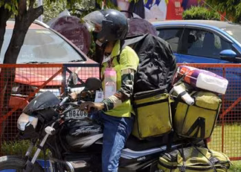 Quick Commerce Drops 10-Minute Delivery Promise, Gig Workers Say Ground Reality Remains Unchanged