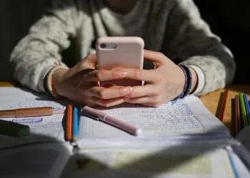 "Grooming Minors for Profit", Mother Outraged After Google Prompts 13-Year-Old to End Parental Oversight