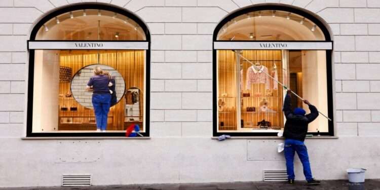 Valentino Garavani: The End of a Fashion Era and the Legacy He Leaves Behind