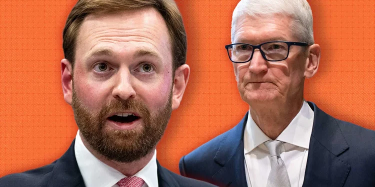 Trump FTC Urges Apple News to Boost Visibility for Conservative Media Outlets