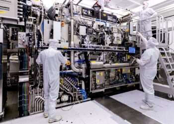ASML Pushes EUV Technology Forward With Major Power Upgrade, Targeting Sharply Higher Chip Output