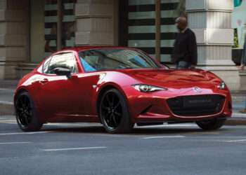 Next Mazda MX-5 Aims to Stay Under 1,000kg, Hybrid Still Off the Table