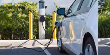 EV Makers Offer Discounts and Benefits to Attract Corporate Buyers in India This March