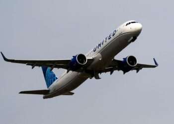 United Airlines Introduces Stricter In-Flight Rule: Playing Media Without Headphones Could Result in Ban