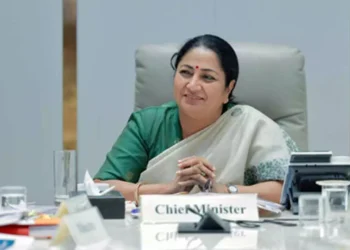 Delhi CM Orders Audit of Liquor Retail Corporations, Seeks Report in 2 Months