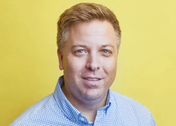 Snap Shakes Up Leadership as CFO Derek Andersen Bids Goodbye, Doug Hott Steps In