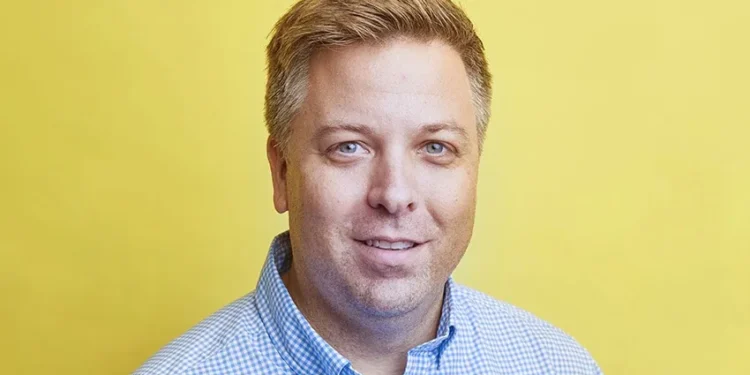 Snap Shakes Up Leadership as CFO Derek Andersen Bids Goodbye, Doug Hott Steps In