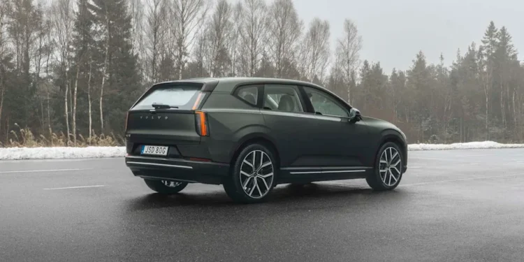 Volvo Signals Wagon Comeback as It Prepares Bigger Family SUV for America