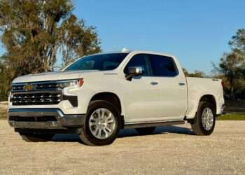 GM Pulls the Plug on Chevrolet Silverado Medium-Duty Trucks After Eight-Year Run