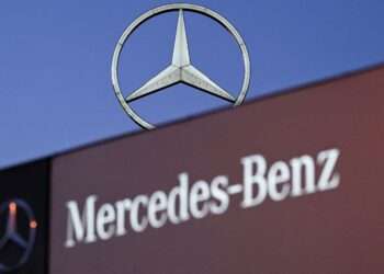 Mercedes-Benz Faces Uncertainty in U.S. as New Bill Targets Chinese Ownership Links