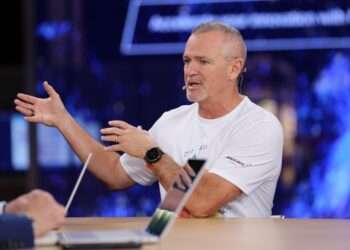 Dell Offers COO Clarke $132 Mn in Performance-Linked Stock Options